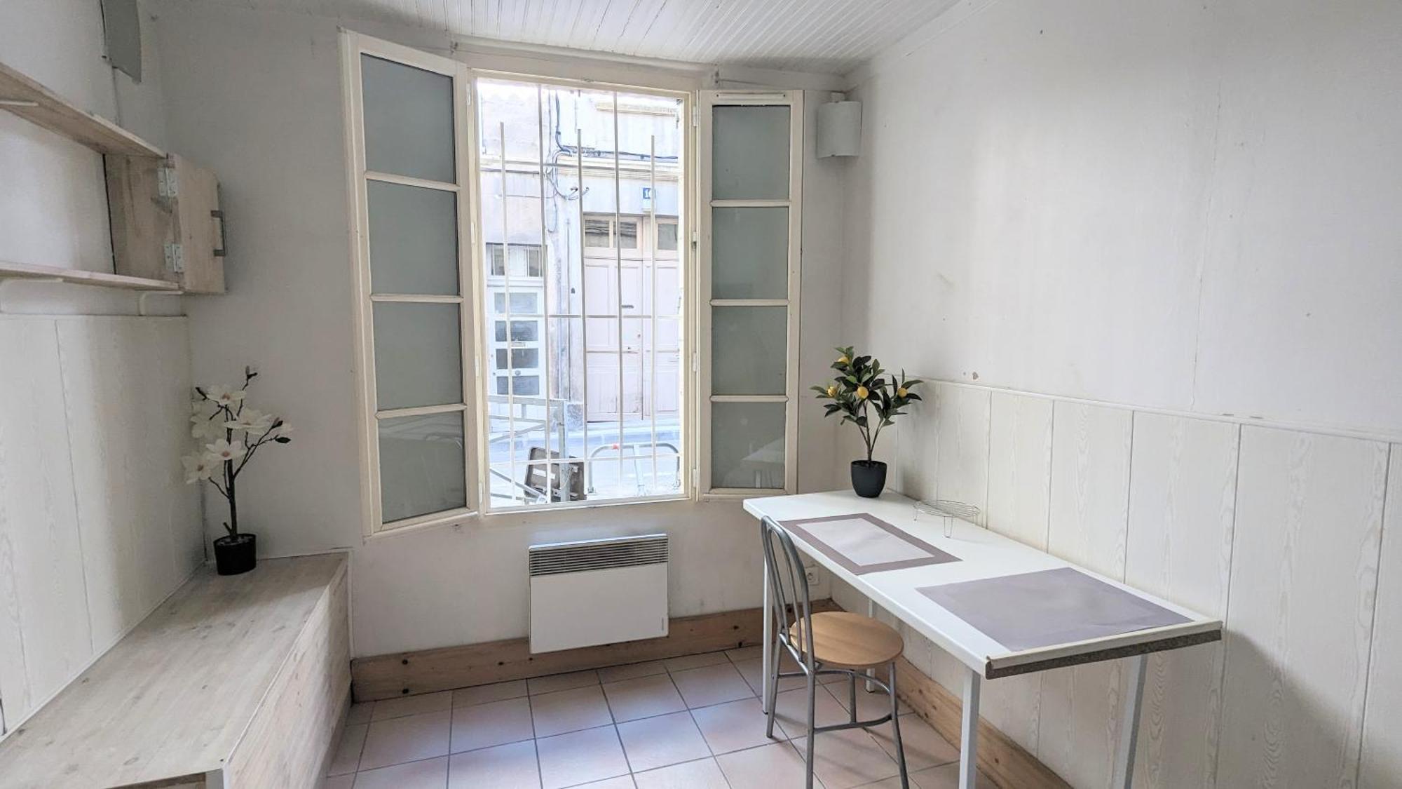 Apartment Hypercentre, Place Pie, Amphoux Charmants Ou Proche De La Gare Parkings Et Palais Des Papes *