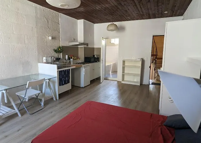 Hypercentre, Place Pie, Residence Amphoux Charmants Appartements Ou Studio Proche De La Gare Parkings Et Palais Des Papes