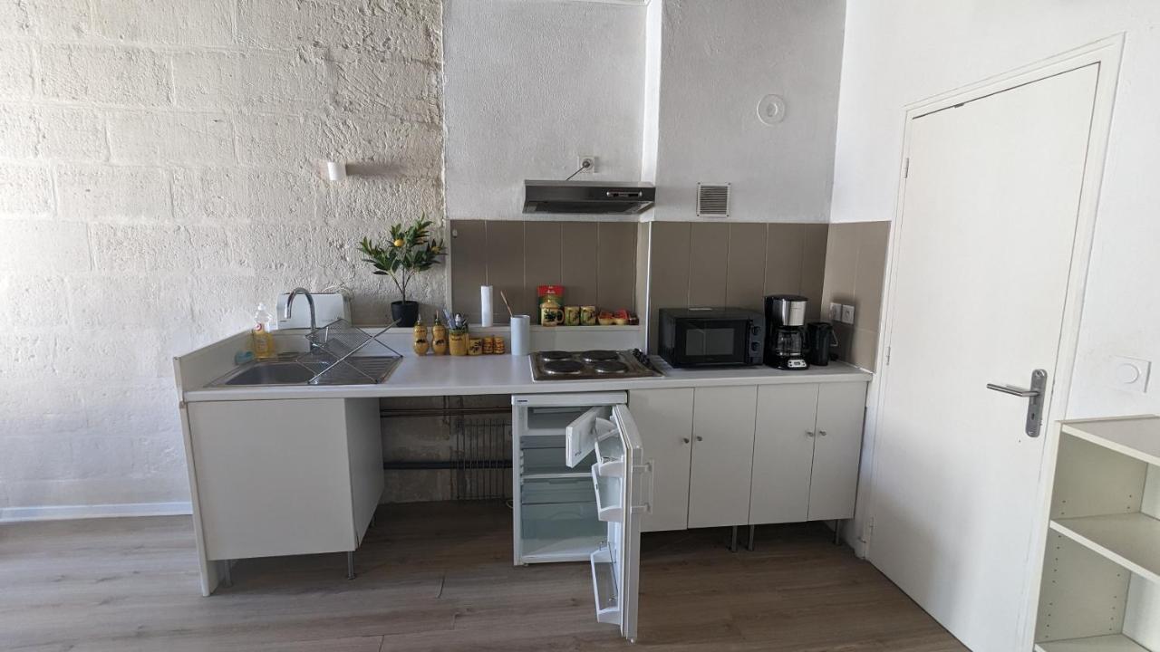 Appartement Hypercentre, Place Pie, Amphoux Charmants Ou Proche De La Gare Parkings Et Palais Des Papes *