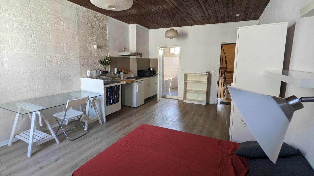 Appartement Hypercentre, Place Pie, Amphoux Charmants Ou Proche De La Gare Parkings Et Palais Des Papes